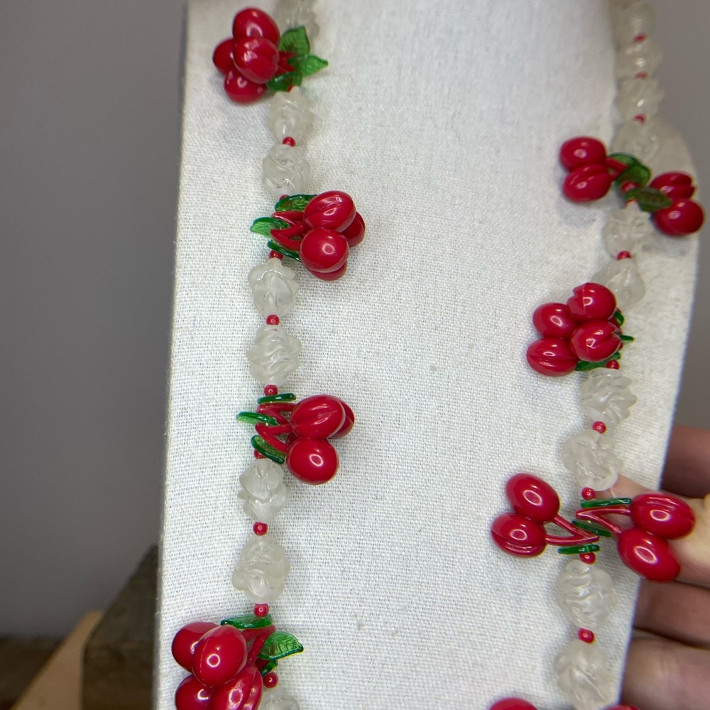 Collectible Vintage Cherry Lucite Necklace 🍒